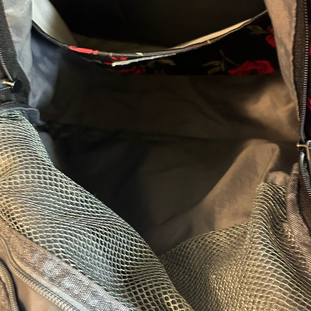 Vaschy Black Backpack with Red Roses - Picture 5 of 8